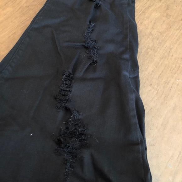 Black ripped jeans. Size 3X - Picture 3 of 3